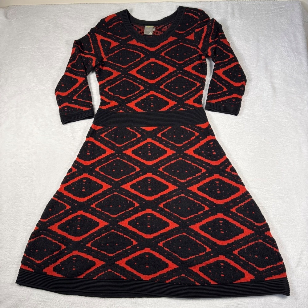 Taylor Sweater Dress Womens Medium Red Black Geometric Fit and Flare‎ Knit